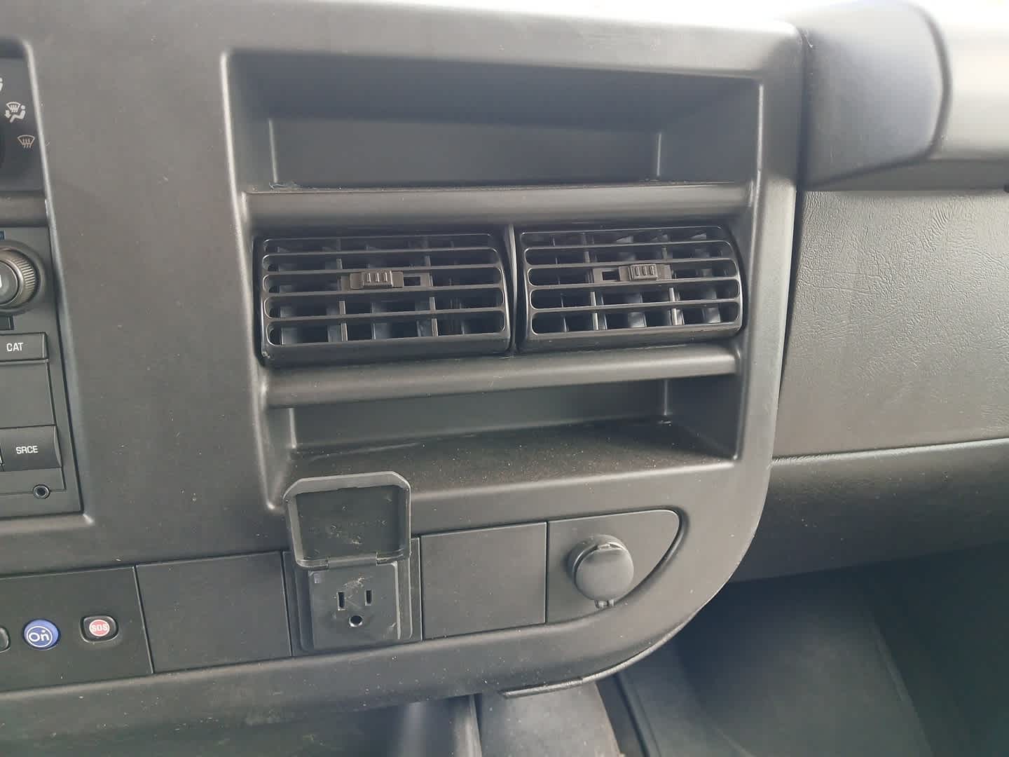 2025 Chevrolet Express Passenger 1LS