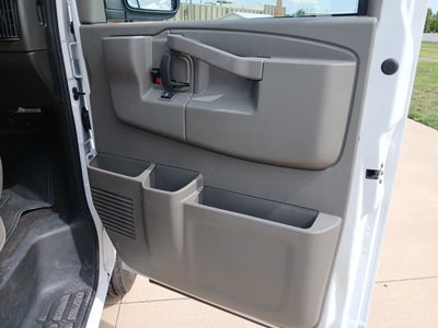 2025 Chevrolet Express Passenger 1LS