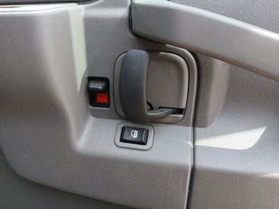 2025 Chevrolet Express Passenger 1LS