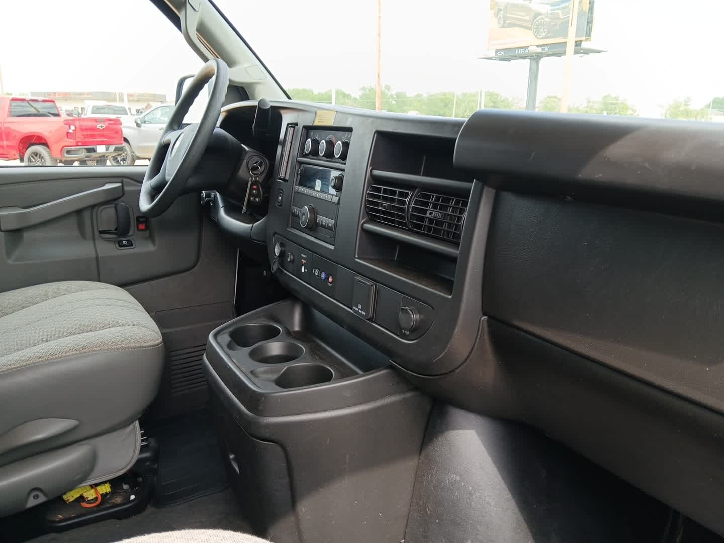 2025 Chevrolet Express Passenger 1LS