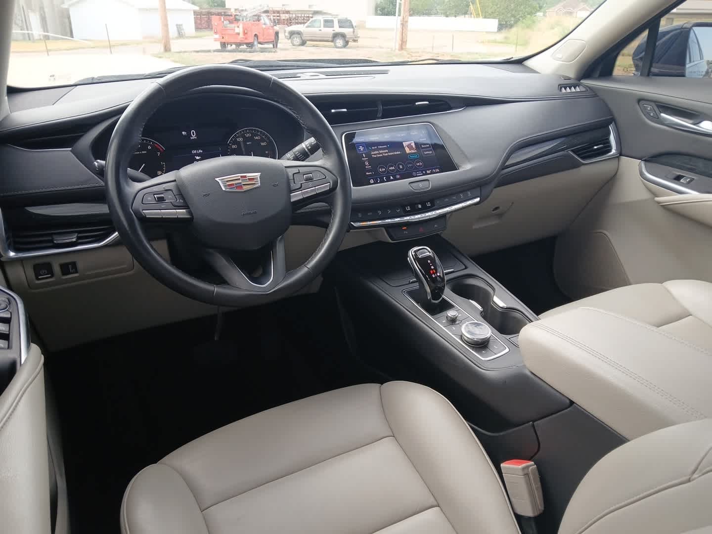 2022 Cadillac XT4 Premium Luxury