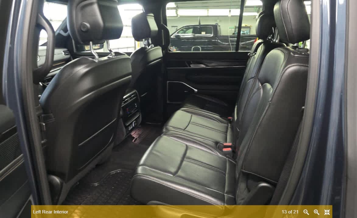 2024 Jeep Wagoneer Base