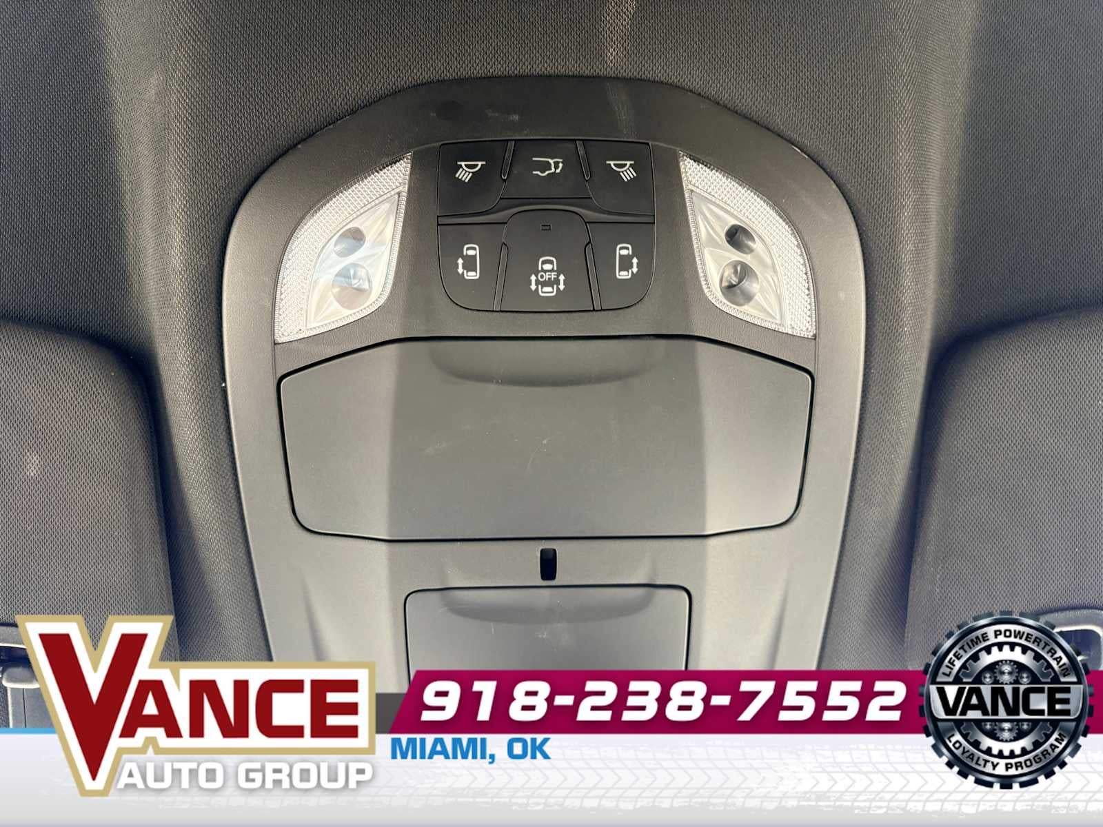 2025 Chrysler Voyager LX