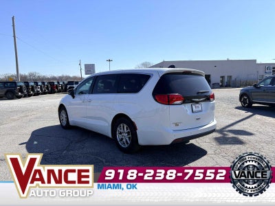 2025 Chrysler Voyager LX