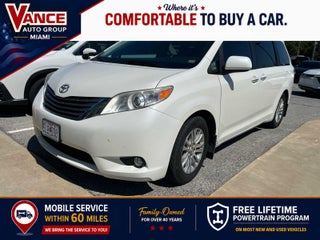 2017 Toyota Sienna XLE Auto Access Seat