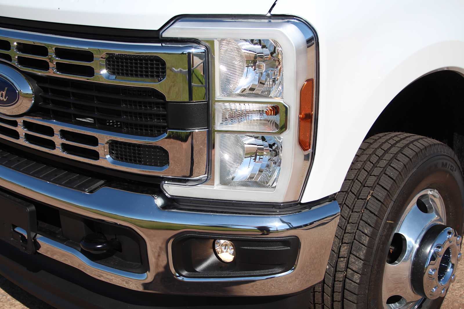 2026 Ford Super Duty F-350 DRW Chassis Cab XL