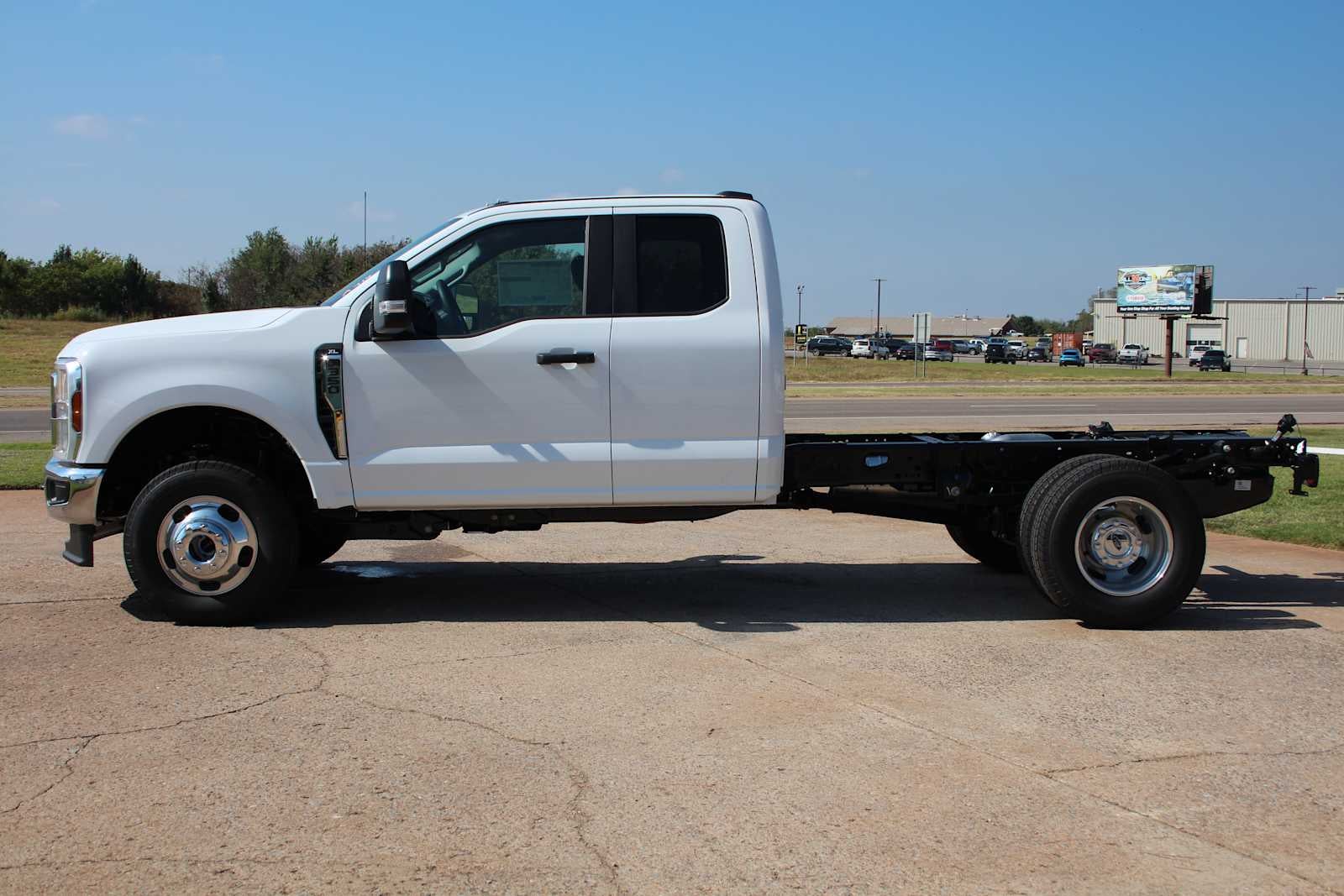 2026 Ford Super Duty F-350 DRW XL