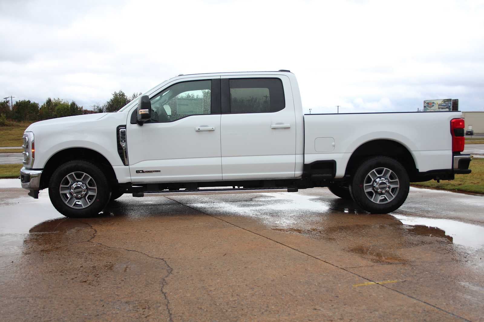 2026 Ford Super Duty F-350 SRW LARIAT