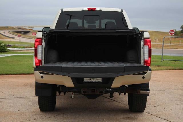2017 Ford Super Duty F-350 SRW Pickup Platinum