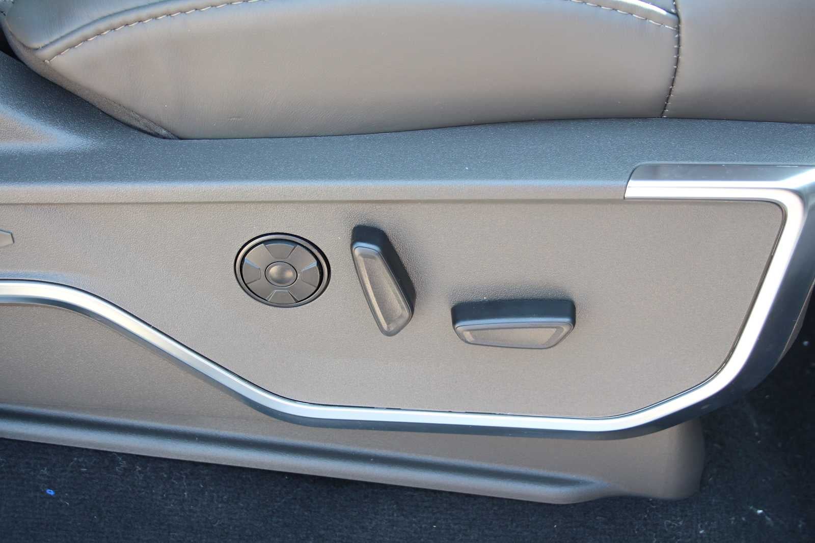 2026 Ford Super Duty F-350 DRW Pickup Platinum