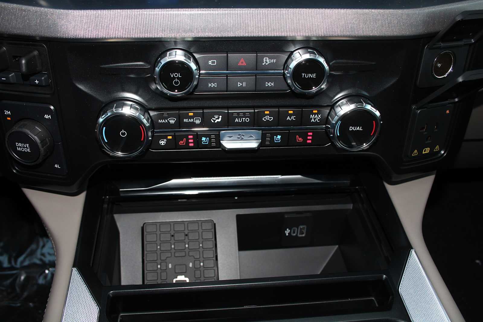 2026 Ford Super Duty F-350 DRW Pickup Platinum