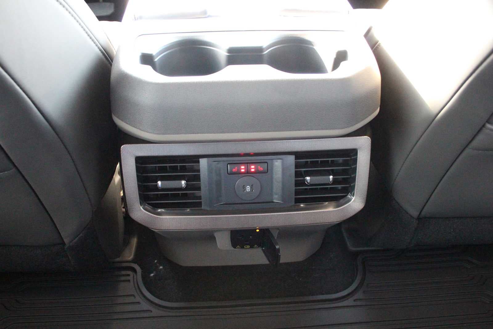 2026 Ford Super Duty F-350 DRW Pickup Platinum