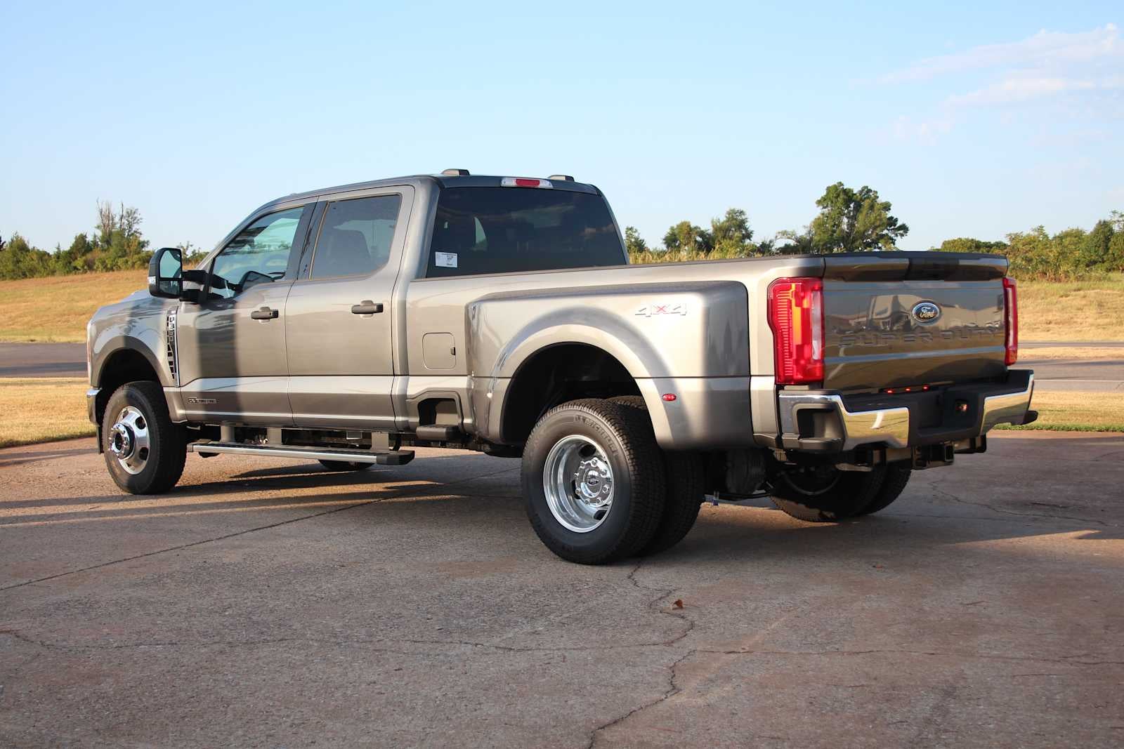 2026 Ford Super Duty F-350 DRW Pickup XLT