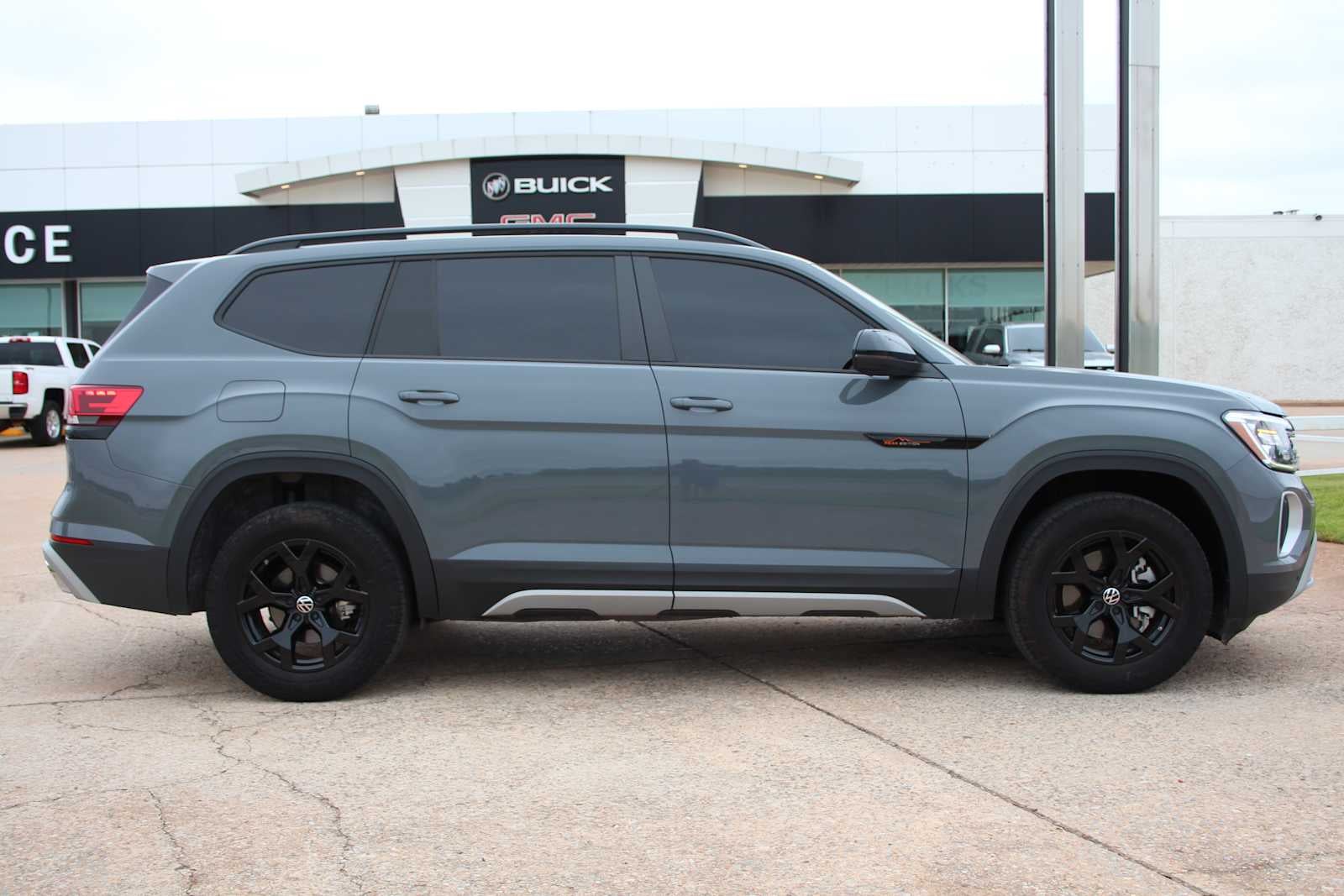 2024 Volkswagen Atlas 2.0T Peak Edition SE w/Technology
