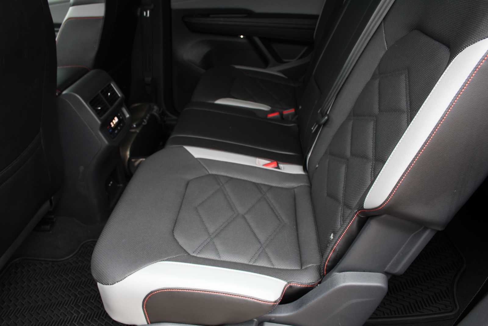 2024 Volkswagen Atlas 2.0T Peak Edition SE w/Technology