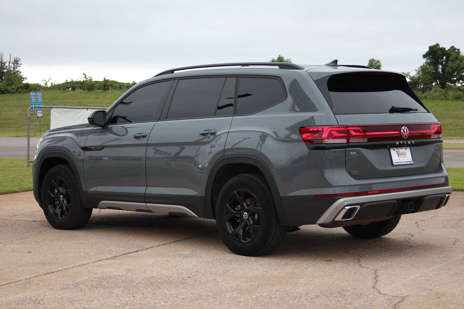2024 Volkswagen Atlas 2.0T Peak Edition SE w/Technology